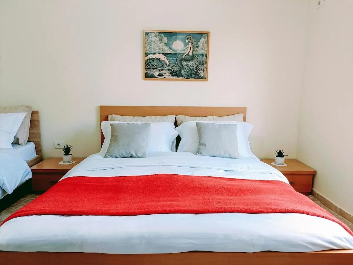 Apartamento Stylish Retreat With Balcony, Steps To Seafront! Vlorë